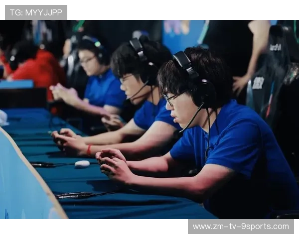 解说视角：解说团队对关键比赛的即时点评集锦，比赛解说员